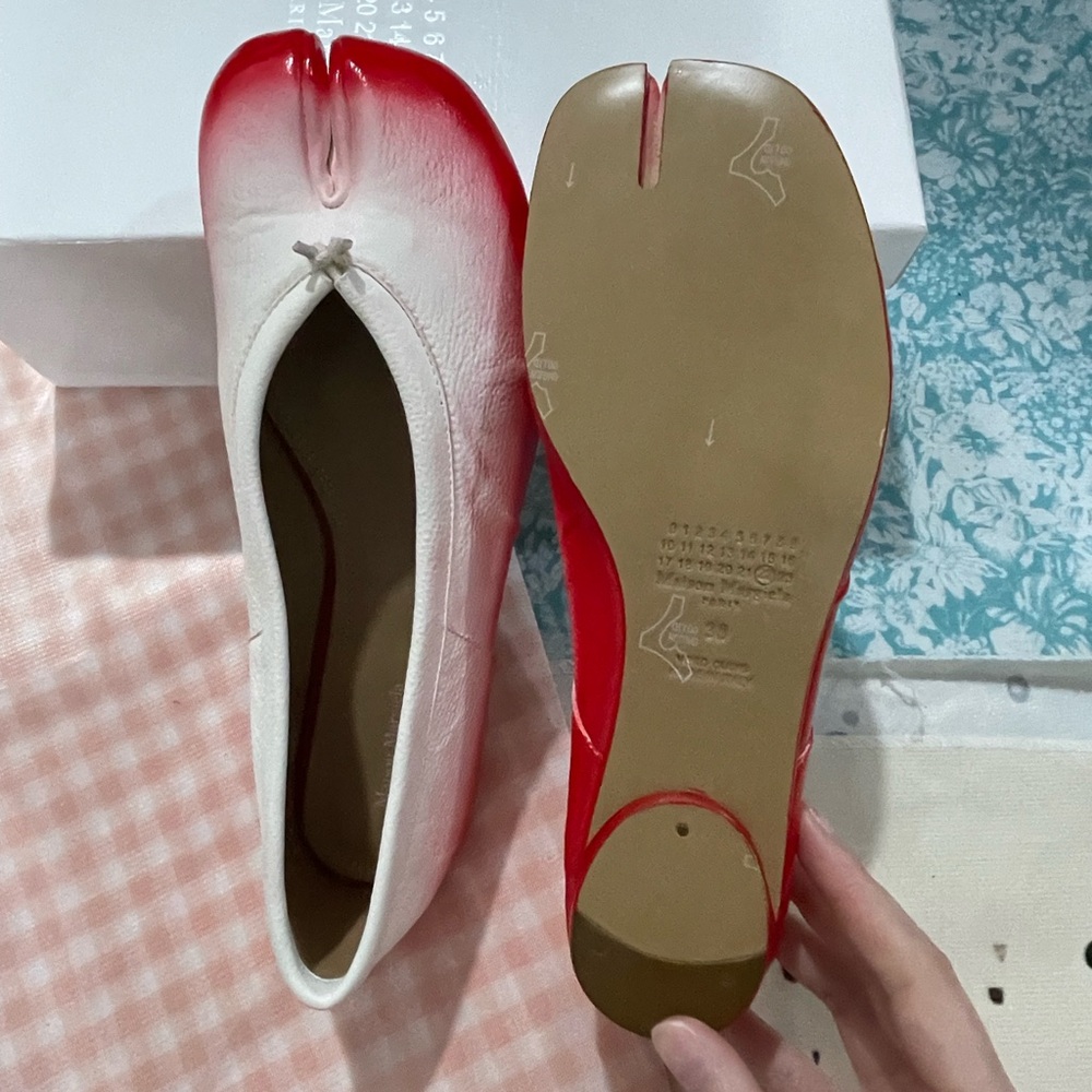 Maison Martin Margiela White-to-Pink Dip Tabi Ballet Flats - Picture 9 of 11